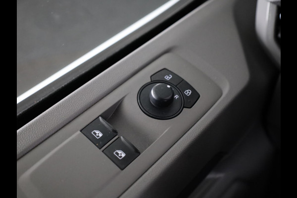 Volkswagen Transporter 2.0 TDI L1H1 28 Life Intro 110 pk | Verlengde garantie | Navigatie via App | Autom. airco | Parkeersensoren | Achteruitrijcamera |