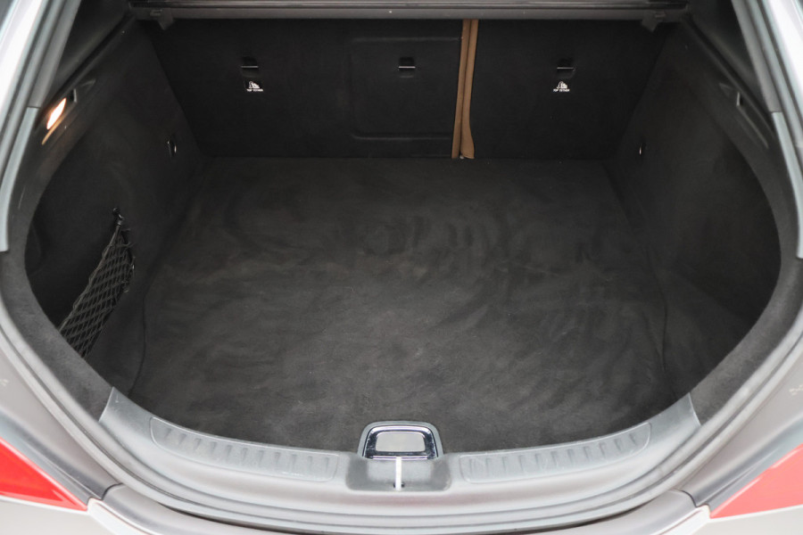 Mercedes-Benz CLA-Klasse Shooting Brake 250 Airco, Pano, Leer, Navi, PDC, Sportstoelen, Trekhaak, 18"
