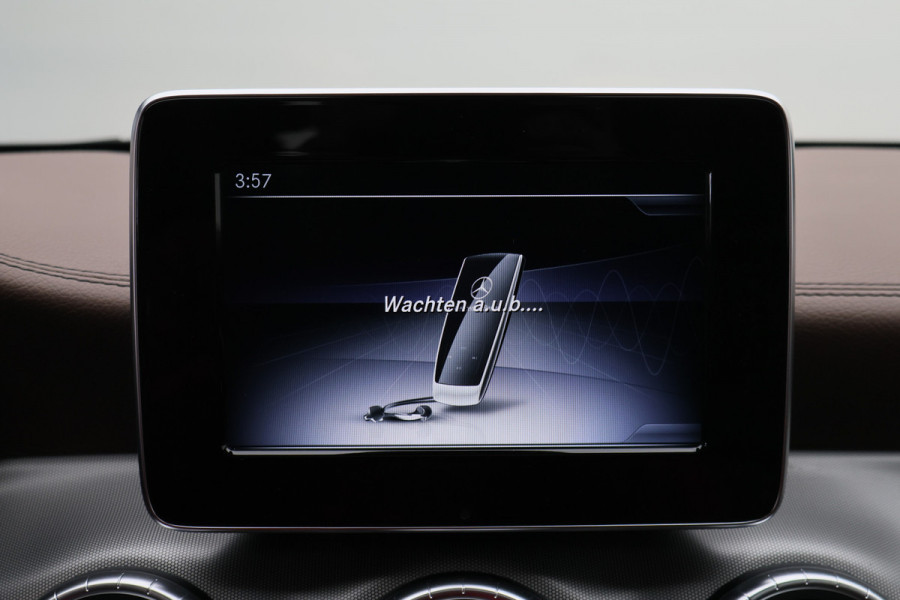 Mercedes-Benz CLA-Klasse Shooting Brake 250 Airco, Pano, Leer, Navi, PDC, Sportstoelen, Trekhaak, 18"