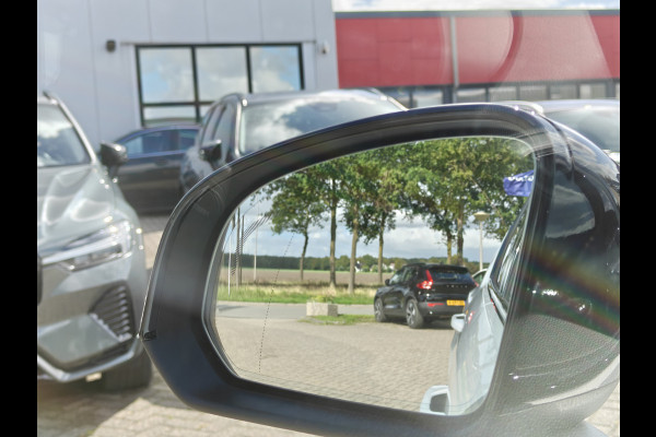 Volvo XC40 T3 163PK R-Design | BLIS | Camera Achter | PDC V+A | Trekhaak | ACC | Carplay |