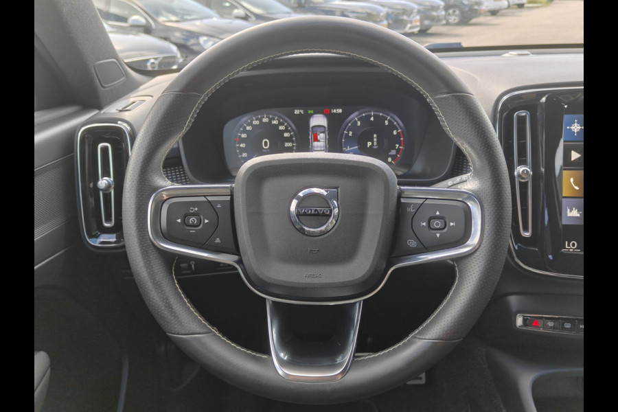 Volvo XC40 T3 163PK R-Design | BLIS | Camera Achter | PDC V+A | Trekhaak | ACC | Carplay |