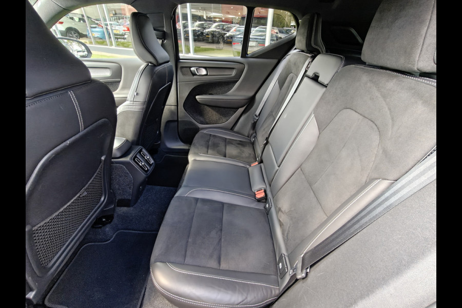 Volvo XC40 T3 163PK R-Design | BLIS | Camera Achter | PDC V+A | Trekhaak | ACC | Carplay |
