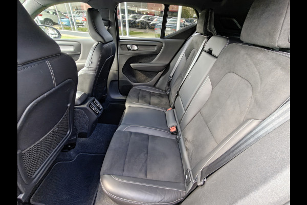 Volvo XC40 T3 163PK R-Design | BLIS | Camera Achter | PDC V+A | Trekhaak | ACC | Carplay |