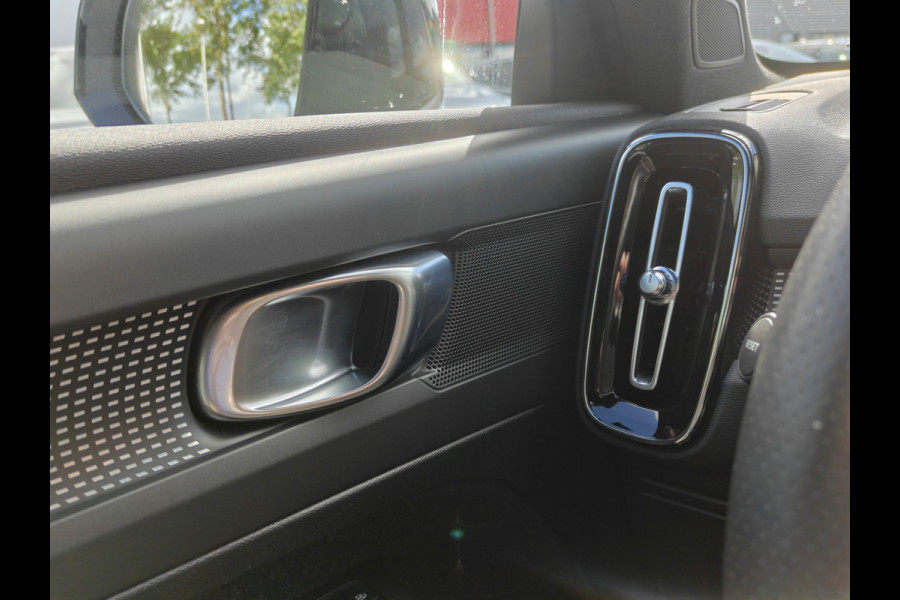 Volvo XC40 T3 163PK R-Design | BLIS | Camera Achter | PDC V+A | Trekhaak | ACC | Carplay |