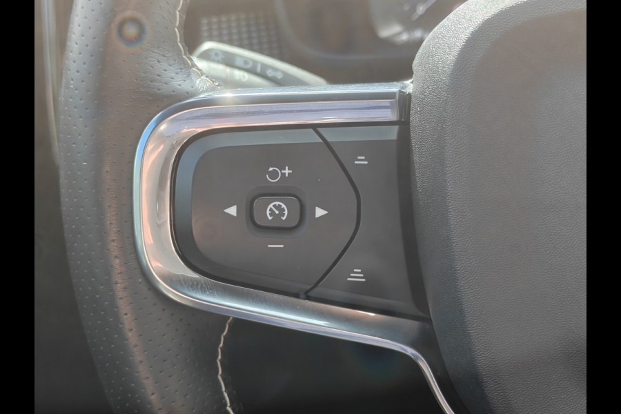 Volvo XC40 T3 163PK R-Design | BLIS | Camera Achter | PDC V+A | Trekhaak | ACC | Carplay |