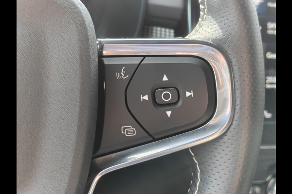 Volvo XC40 T3 163PK R-Design | BLIS | Camera Achter | PDC V+A | Trekhaak | ACC | Carplay |