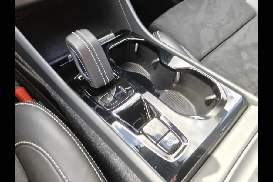 Volvo XC40 T3 163PK R-Design | BLIS | Camera Achter | PDC V+A | Trekhaak | ACC | Carplay |