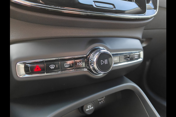 Volvo XC40 T3 163PK R-Design | BLIS | Camera Achter | PDC V+A | Trekhaak | ACC | Carplay |