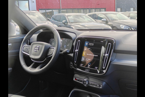 Volvo XC40 T2 130PK Automaat Momentum | Carplay | PDC V+A | Cruise Control | 18'' | DAB |