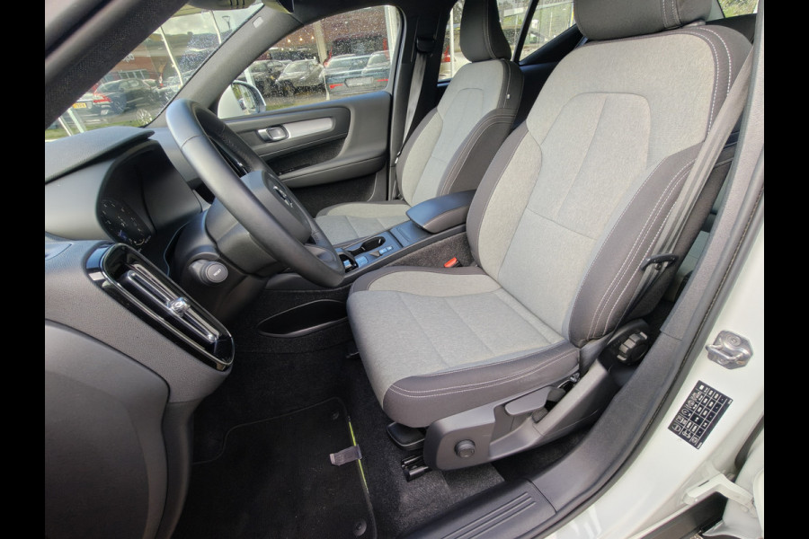 Volvo XC40 T2 130PK Automaat Momentum | Carplay | PDC V+A | Cruise Control | 18'' | DAB |