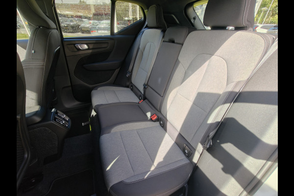 Volvo XC40 T2 130PK Automaat Momentum | Carplay | PDC V+A | Cruise Control | 18'' | DAB |