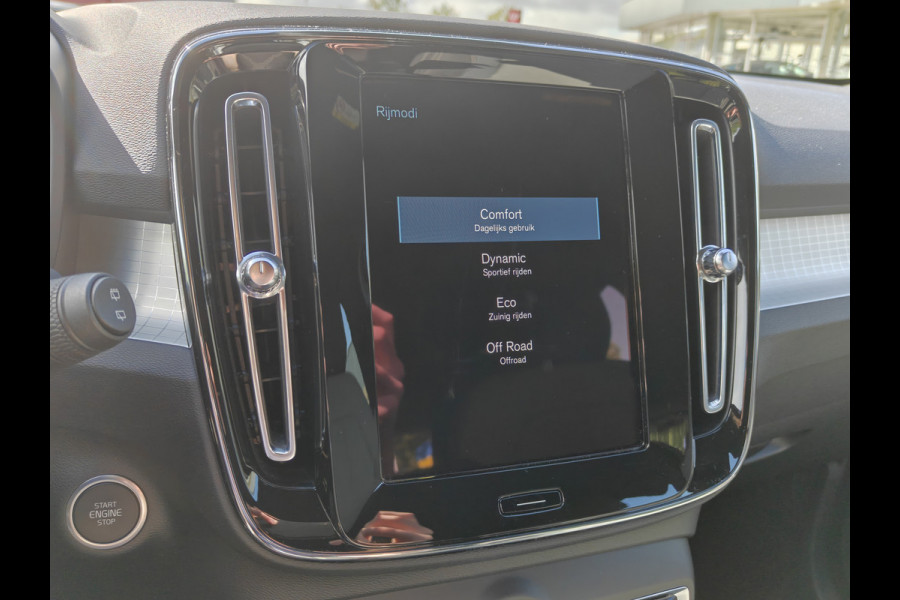 Volvo XC40 T2 130PK Automaat Momentum | Carplay | PDC V+A | Cruise Control | 18'' | DAB |