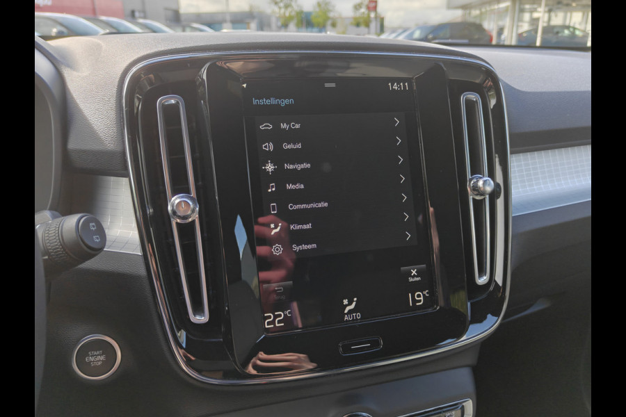 Volvo XC40 T2 130PK Automaat Momentum | Carplay | PDC V+A | Cruise Control | 18'' | DAB |