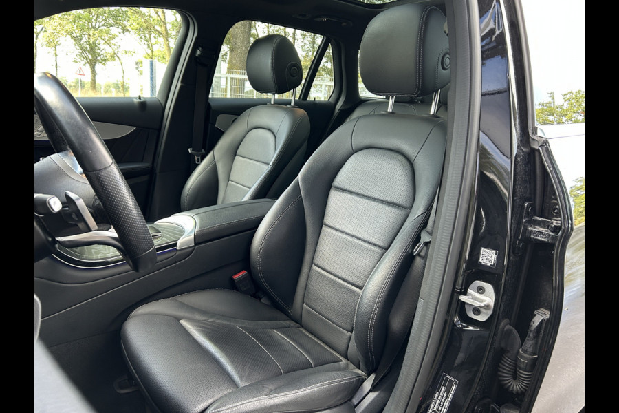 Mercedes-Benz GLC 300e AMG // Panoramadak // Memory Stoelen // 360 Camera // Carplay // Keyless Entry // Privacy Glass // Elek. Achterklep // 20"