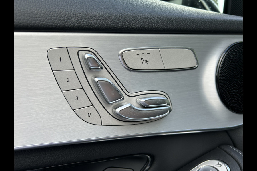 Mercedes-Benz GLC 300e AMG // Panoramadak // Memory Stoelen // 360 Camera // Carplay // Keyless Entry // Privacy Glass // Elek. Achterklep // 20"