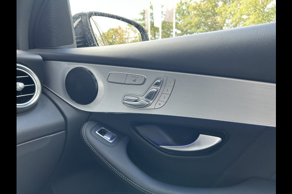 Mercedes-Benz GLC 300e AMG // Panoramadak // Memory Stoelen // 360 Camera // Carplay // Keyless Entry // Privacy Glass // Elek. Achterklep // 20"