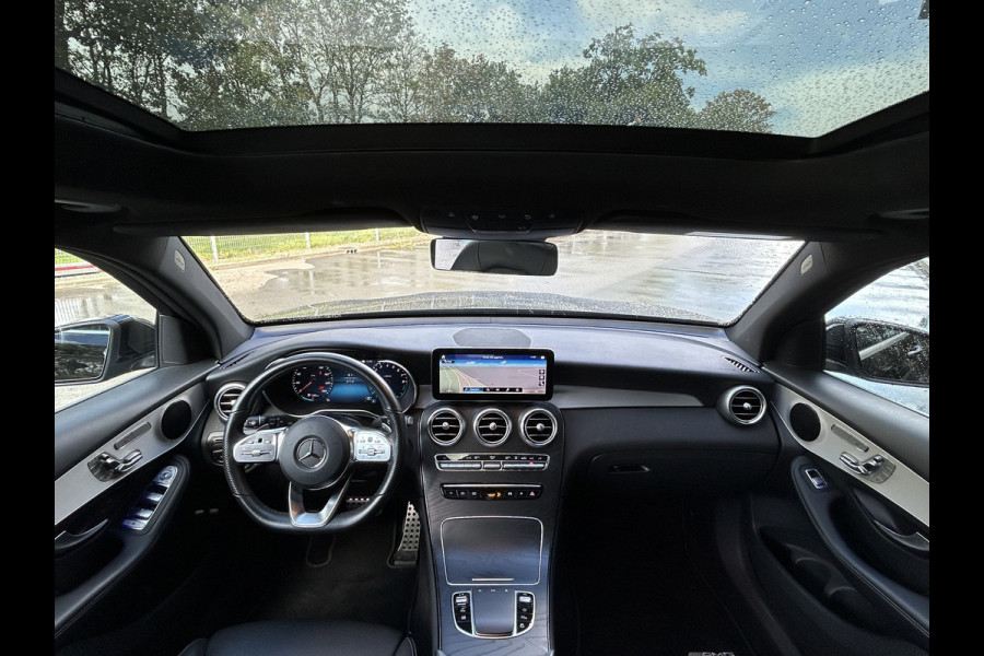 Mercedes-Benz GLC 300e AMG // Panoramadak // Memory Stoelen // 360 Camera // Carplay // Keyless Entry // Privacy Glass // Elek. Achterklep // 20"