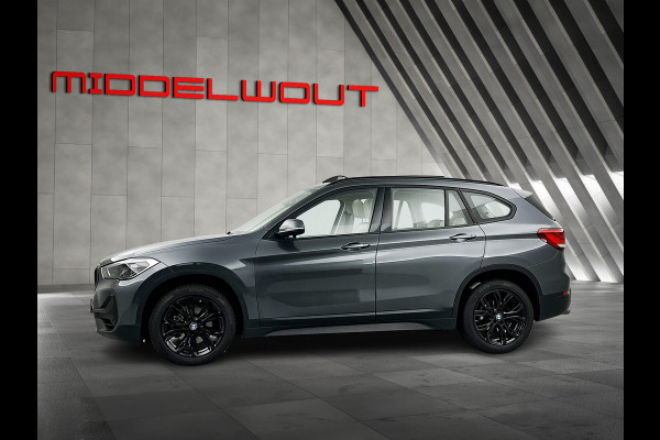 BMW X1 sDrive18i High Exe. Shadow-Line Pano-dak/Leder/18'LMV/Navi+ Keyless Start