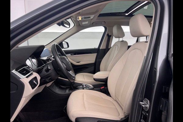 BMW X1 sDrive18i High Exe. Shadow-Line Pano-dak/Leder/18'LMV/Navi+ Keyless Start