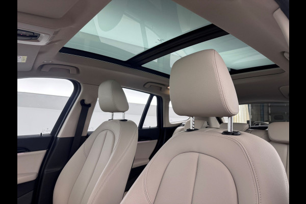 BMW X1 sDrive18i High Exe. Shadow-Line Pano-dak/Leder/18'LMV/Navi+ Keyless Start