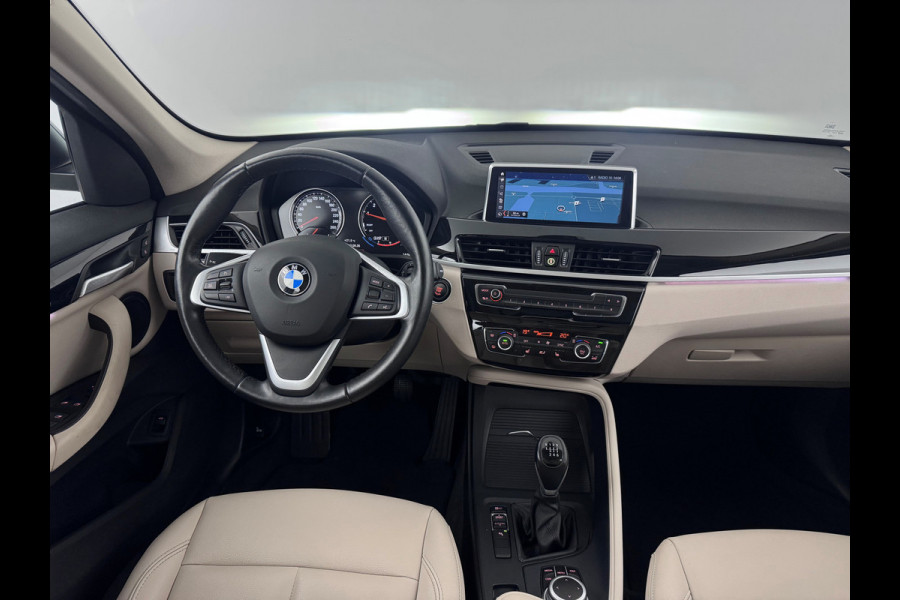 BMW X1 sDrive18i High Exe. Shadow-Line Pano-dak/Leder/18'LMV/Navi+ Keyless Start