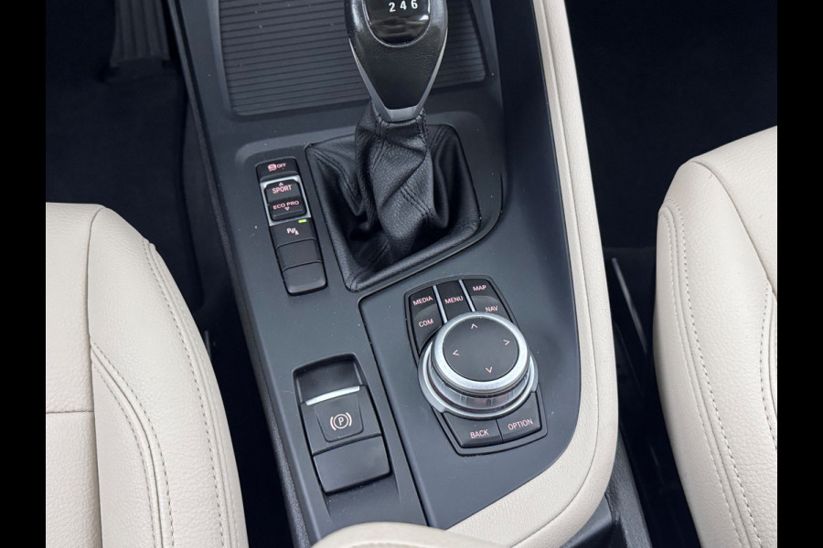 BMW X1 sDrive18i High Exe. Shadow-Line Pano-dak/Leder/18'LMV/Navi+ Keyless Start
