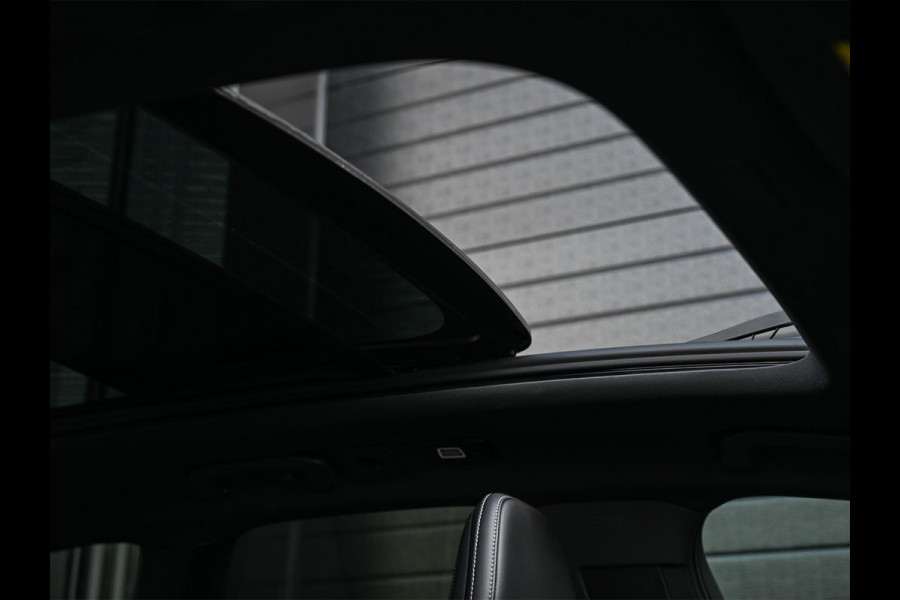 Volvo XC60 2.0 T8 Plug-in hybrid AWD Plus Black Edition | Panoramadak | SOH 100% | HUD | 360 Camera | Harman/Kardon | Pilot Assist | Memory Seats | Stoelverwarming V+A | Trekhaak | Stuurverwarming | Adaptive Cruise |