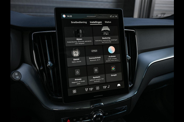 Volvo XC60 2.0 T8 Plug-in hybrid AWD Plus Black Edition | Panoramadak | SOH 100% | HUD | 360 Camera | Harman/Kardon | Pilot Assist | Memory Seats | Stoelverwarming V+A | Trekhaak | Stuurverwarming | Adaptive Cruise |