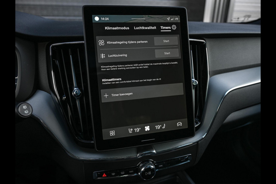 Volvo XC60 2.0 T8 Plug-in hybrid AWD Plus Black Edition | Panoramadak | SOH 100% | HUD | 360 Camera | Harman/Kardon | Pilot Assist | Memory Seats | Stoelverwarming V+A | Trekhaak | Stuurverwarming | Adaptive Cruise |
