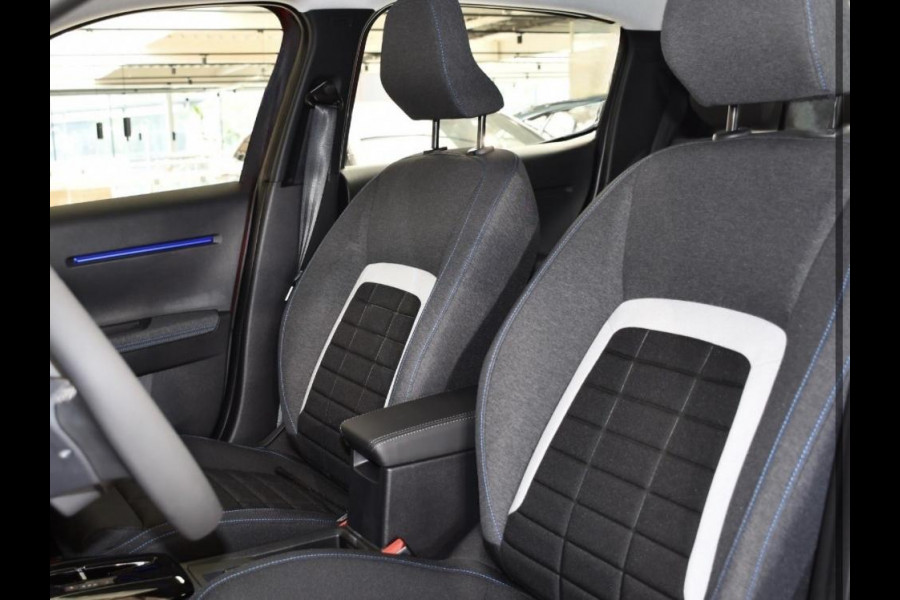 Citroën C3 1.2 Hybrid 110pk Plus .