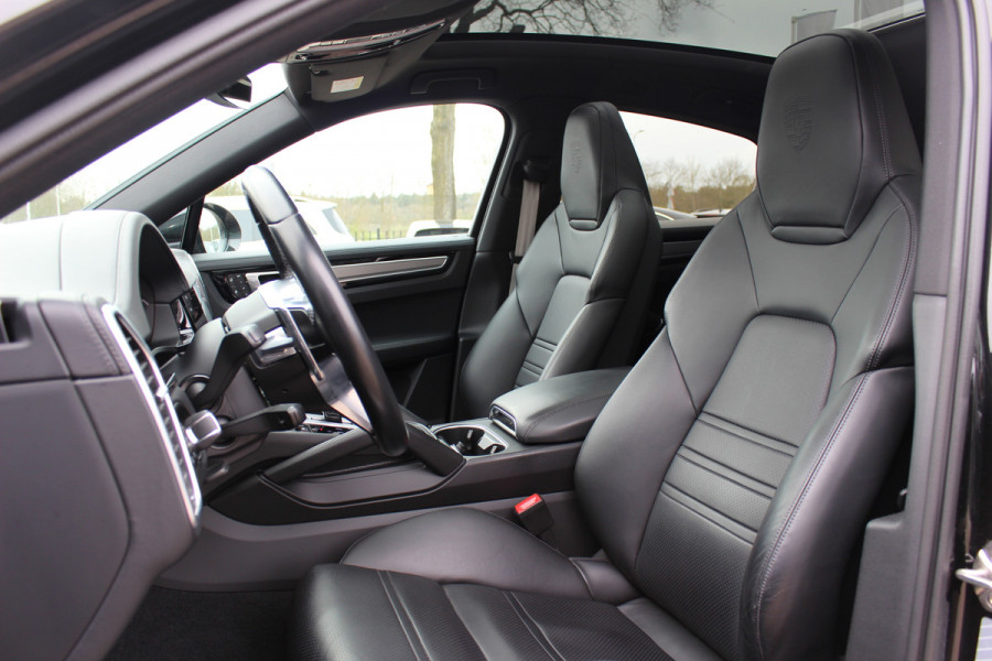 Porsche Cayenne Coupé 3.0 E-Hybrid Platinum Edition / SoH 90,9% / Panoramadak / 360Camera / Luchtvering / 21'' / Sfeerverlichting / Sportchrono / Bose / Keyless / Sportuitlaat / Dodehoek / DAB / Stoelverwarming / ACC