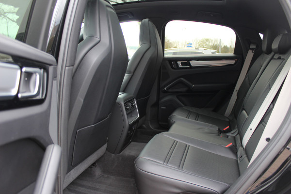 Porsche Cayenne Coupé 3.0 E-Hybrid Platinum Edition / SoH 90,9% / Panoramadak / 360Camera / Luchtvering / 21'' / Sfeerverlichting / Sportchrono / Bose / Keyless / Sportuitlaat / Dodehoek / DAB / Stoelverwarming / ACC