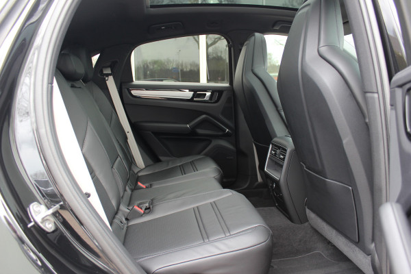 Porsche Cayenne Coupé 3.0 E-Hybrid Platinum Edition / SoH 90,9% / Panoramadak / 360Camera / Luchtvering / 21'' / Sfeerverlichting / Sportchrono / Bose / Keyless / Sportuitlaat / Dodehoek / DAB / Stoelverwarming / ACC