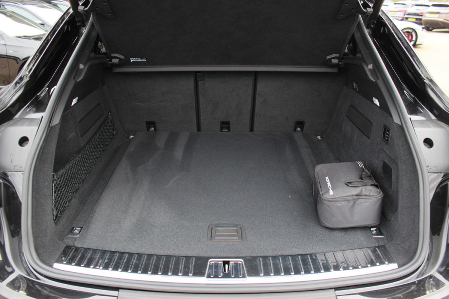 Porsche Cayenne Coupé 3.0 E-Hybrid Platinum Edition / SoH 90,9% / Panoramadak / 360Camera / Luchtvering / 21'' / Sfeerverlichting / Sportchrono / Bose / Keyless / Sportuitlaat / Dodehoek / DAB / Stoelverwarming / ACC