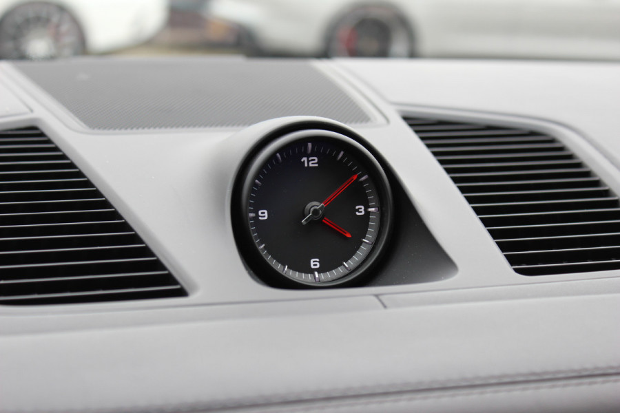 Porsche Cayenne Coupé 3.0 E-Hybrid Platinum Edition / SoH 90,9% / Panoramadak / 360Camera / Luchtvering / 21'' / Sfeerverlichting / Sportchrono / Bose / Keyless / Sportuitlaat / Dodehoek / DAB / Stoelverwarming / ACC