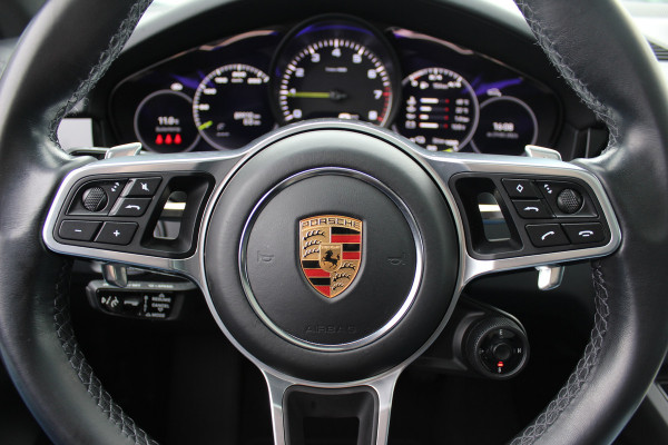 Porsche Cayenne Coupé 3.0 E-Hybrid Platinum Edition / SoH 90,9% / Panoramadak / 360Camera / Luchtvering / 21'' / Sfeerverlichting / Sportchrono / Bose / Keyless / Sportuitlaat / Dodehoek / DAB / Stoelverwarming / ACC