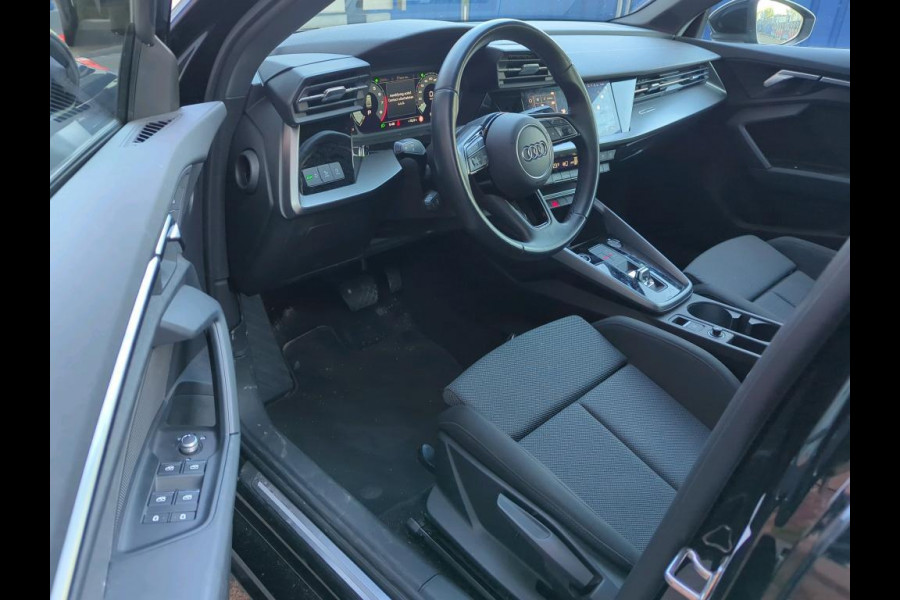 Audi A3 Limousine 30 TFSI Business edition NL-AUTO | CAMERA | AUTOMAAT | DIGIDASH
