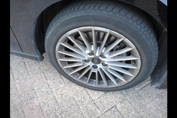 Audi A3 Limousine 30 TFSI Business edition NL-AUTO | CAMERA | AUTOMAAT | DIGIDASH