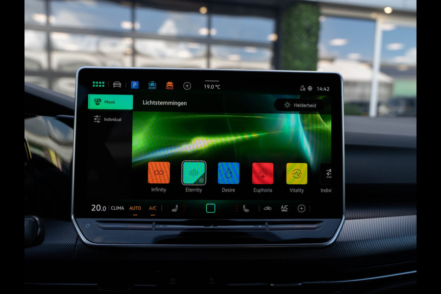 Volkswagen Golf 1.5 eTSI DSG 150PK R-Line Edition | Carplay | Camera | Facelift