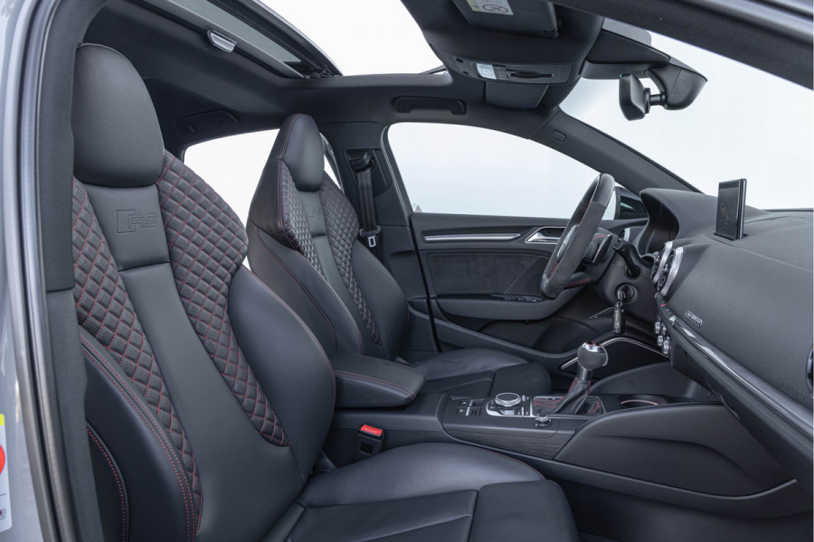 Audi RS3 Limousine 2.5 TFSI 400pk Quattro Pano B&O RS-stoelen ACC