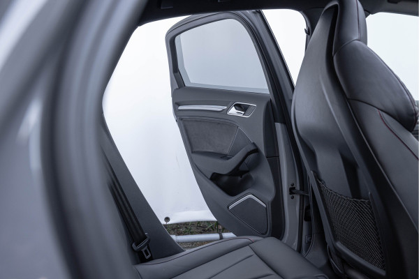 Audi RS3 Limousine 2.5 TFSI 400pk Quattro Pano B&O RS-stoelen ACC