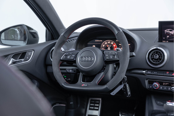 Audi RS3 Limousine 2.5 TFSI 400pk Quattro Pano B&O RS-stoelen ACC