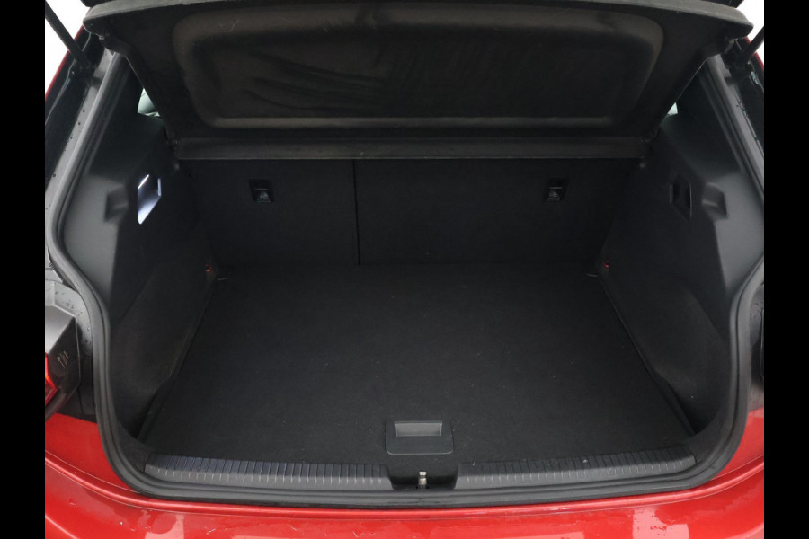 Volkswagen ID.3 PRO 58 KWH + SFEERVERLICHTING | HEAD-UP | ADAPTIVE CRUISE | 18 INCH | STOELVERW. | CARPLAY
