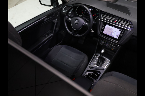 Volkswagen Tiguan 2.0 TSI 4Motion R Line [SCHUIFKANTELDAK, TREKHAAK, STOELVERWARMING, CRUISE CONTROL, DYNAUDIO, CAMERA, PDC V+A, LED, AIRCO, BLUETOOTH, NAVIGATIE, NIEUWSTAAT]