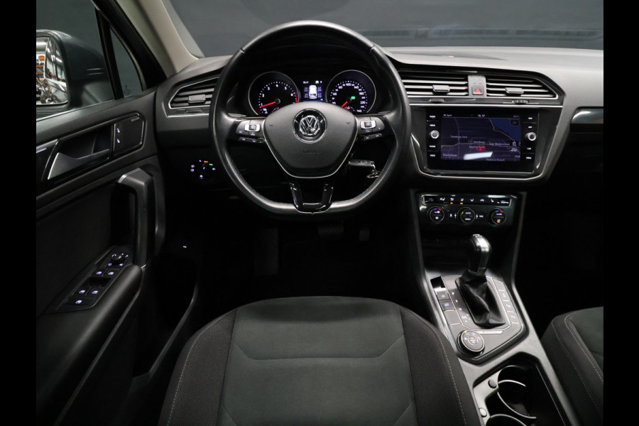 Volkswagen Tiguan 2.0 TSI 4Motion R Line [SCHUIFKANTELDAK, TREKHAAK, STOELVERWARMING, CRUISE CONTROL, DYNAUDIO, CAMERA, PDC V+A, LED, AIRCO, BLUETOOTH, NAVIGATIE, NIEUWSTAAT]
