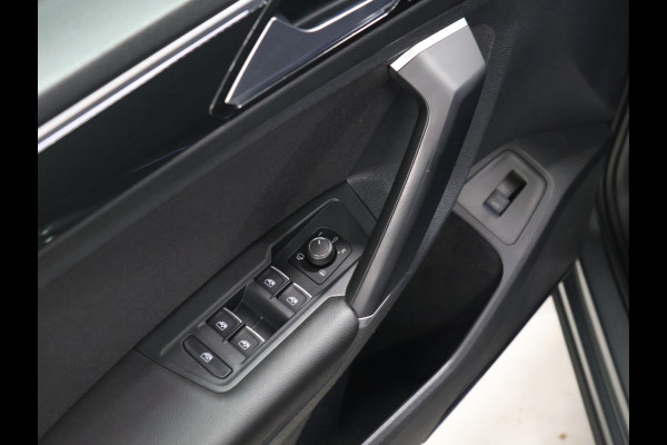 Volkswagen Tiguan 2.0 TSI 4Motion R Line [SCHUIFKANTELDAK, TREKHAAK, STOELVERWARMING, CRUISE CONTROL, DYNAUDIO, CAMERA, PDC V+A, LED, AIRCO, BLUETOOTH, NAVIGATIE, NIEUWSTAAT]