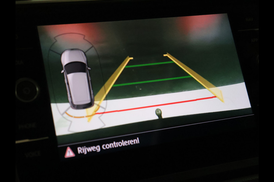 Volkswagen Tiguan 2.0 TSI 4Motion R Line [SCHUIFKANTELDAK, TREKHAAK, STOELVERWARMING, CRUISE CONTROL, DYNAUDIO, CAMERA, PDC V+A, LED, AIRCO, BLUETOOTH, NAVIGATIE, NIEUWSTAAT]