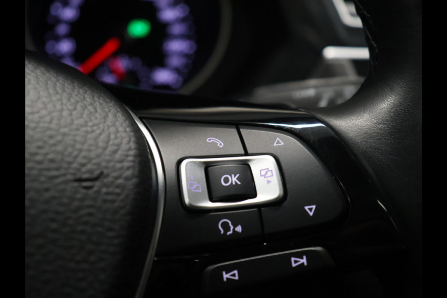 Volkswagen Tiguan 2.0 TSI 4Motion R Line [SCHUIFKANTELDAK, TREKHAAK, STOELVERWARMING, CRUISE CONTROL, DYNAUDIO, CAMERA, PDC V+A, LED, AIRCO, BLUETOOTH, NAVIGATIE, NIEUWSTAAT]