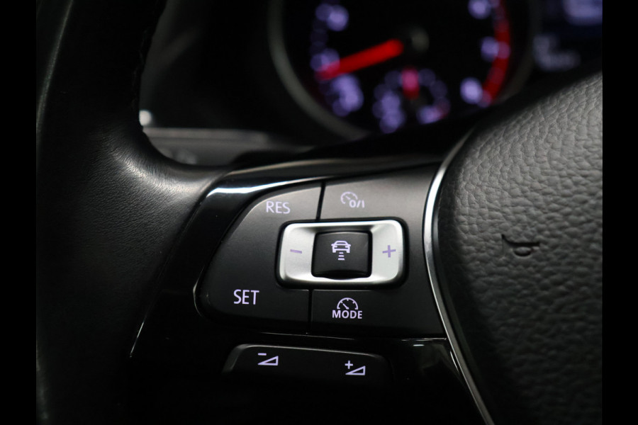 Volkswagen Tiguan 2.0 TSI 4Motion R Line [SCHUIFKANTELDAK, TREKHAAK, STOELVERWARMING, CRUISE CONTROL, DYNAUDIO, CAMERA, PDC V+A, LED, AIRCO, BLUETOOTH, NAVIGATIE, NIEUWSTAAT]