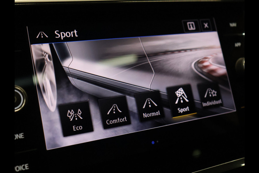 Volkswagen Tiguan 2.0 TSI 4Motion R Line [SCHUIFKANTELDAK, TREKHAAK, STOELVERWARMING, CRUISE CONTROL, DYNAUDIO, CAMERA, PDC V+A, LED, AIRCO, BLUETOOTH, NAVIGATIE, NIEUWSTAAT]